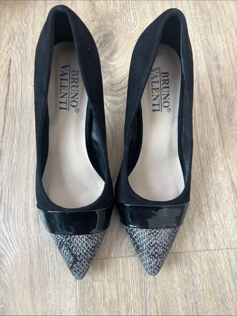 Bruno Valenti Black Pumps with Snakeskin Pointed Toe